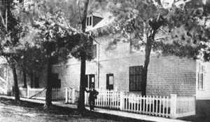 Le premier collège de bois rue Saint-Alexandre en 1848